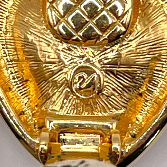 Vonelle Swarovski Crystal NWT Vintage 80's Gold Tone Emerald Green Clip Earrings - Picture 4 of 13